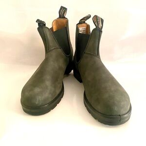 NIB Blundstone 587 Elastic Sided Boot Lined